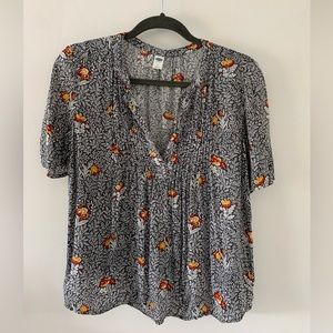 Blue floral Old Navy babydoll blouse. Size M. Super airy and lightweight.